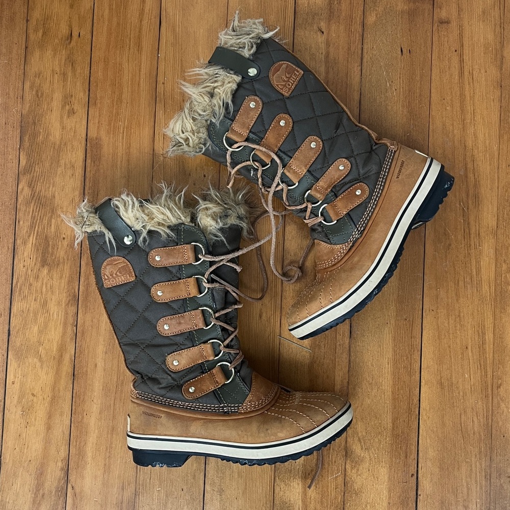 Sorel Joan Boots